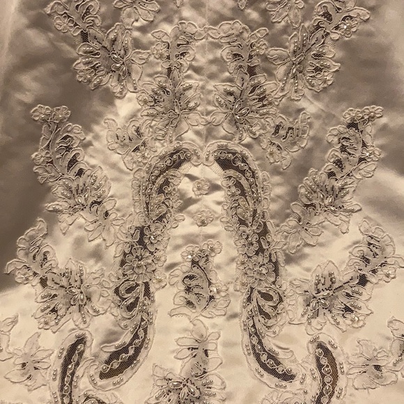 EUC sz L Vintage ivory satin wedding gown - Host Pick - Picture 7 of 13